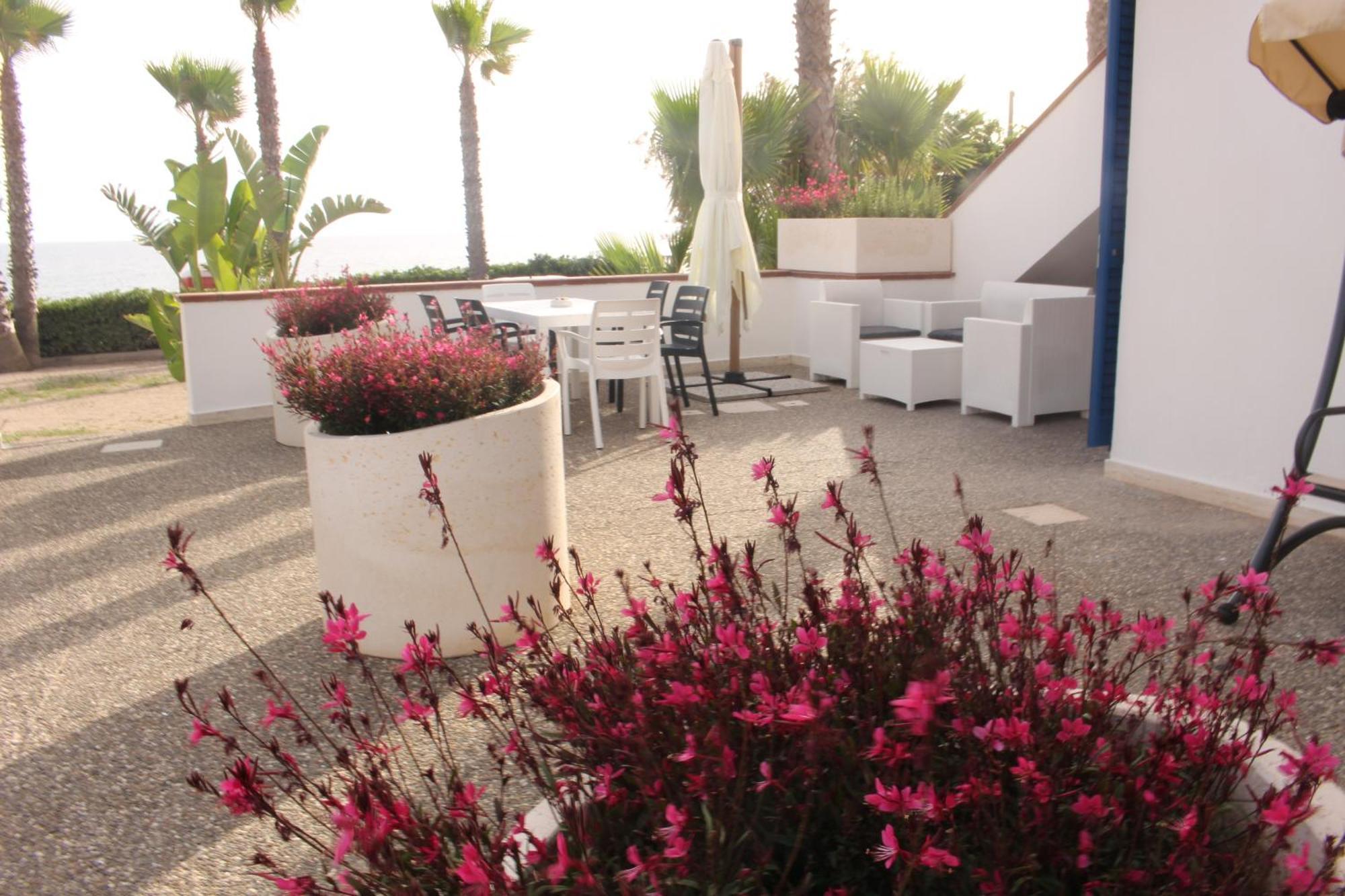 Residence Mare Azzurro ตอร์เร ซาน จิโอวานนิ อูเจนโต ภายนอก รูปภาพ