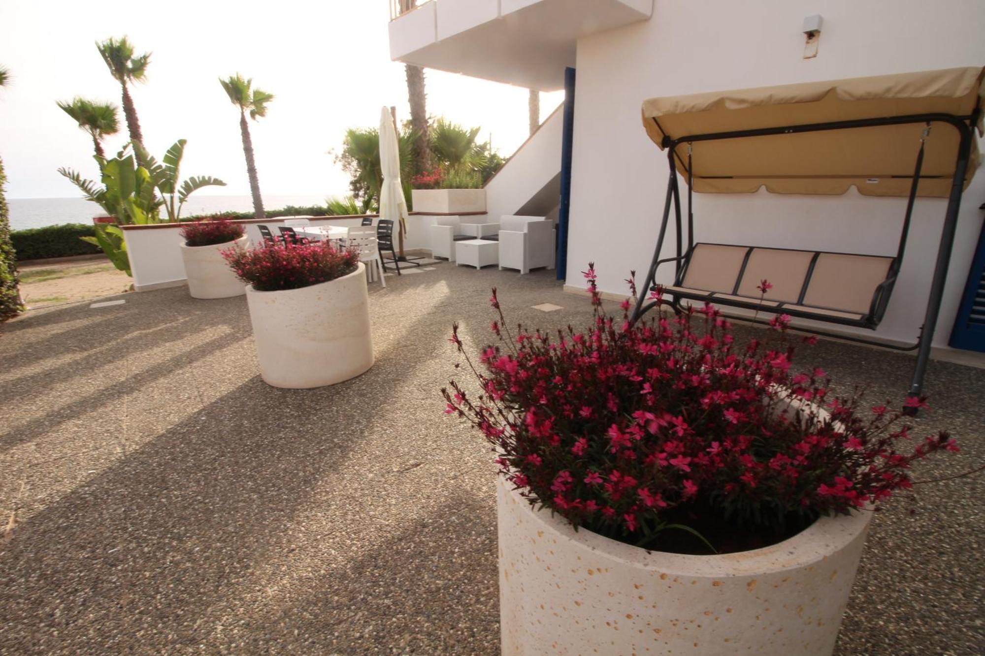 Residence Mare Azzurro ตอร์เร ซาน จิโอวานนิ อูเจนโต ภายนอก รูปภาพ